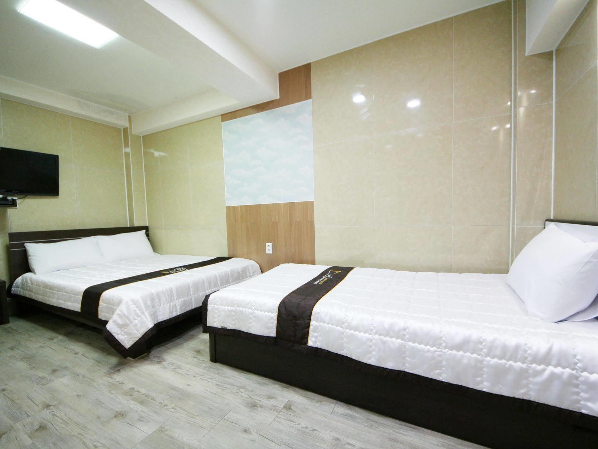 Guesthouse Myeongdong 2 Seúl Exterior foto